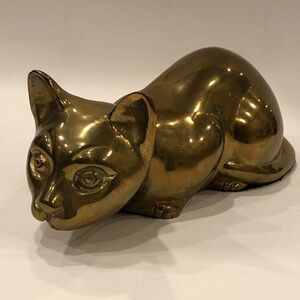 Vintage Large Solid BRASS crouching CAT figurine Home Decor/Paperweight